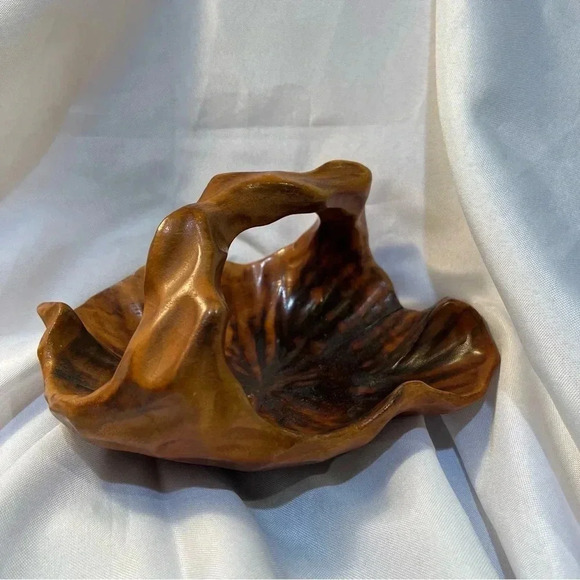 Small Handcarved Wooden Basket - Picture 4 of 6